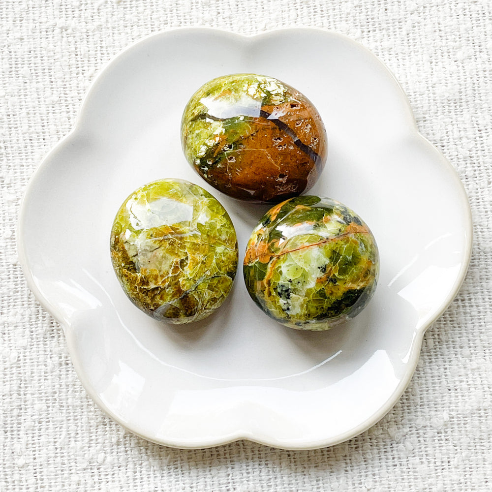 groene opaal handsteen palmsteen edelsteen