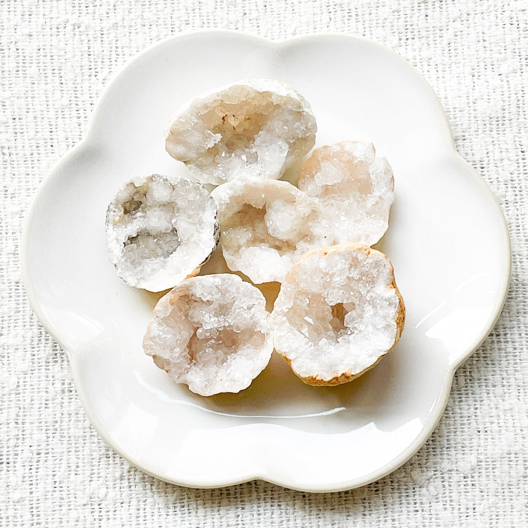 bergkristal witte geode ruwe brok steen edelsteen 