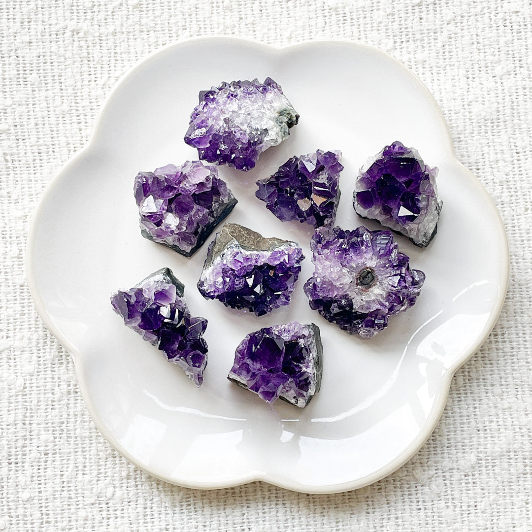 amethist paarse ruwe steen brok edelsteen cluster geode