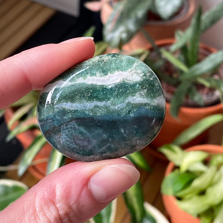 mosagaat groene handsteen palmsteen edelsteen gepolijste knuffelsteen