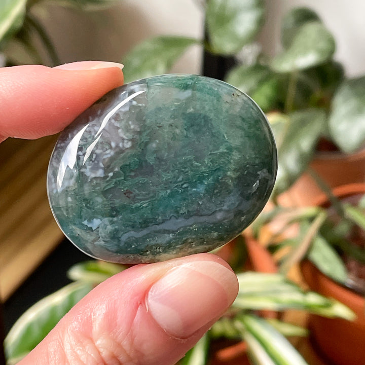 mosagaat groene handsteen palmsteen edelsteen gepolijste knuffelsteen