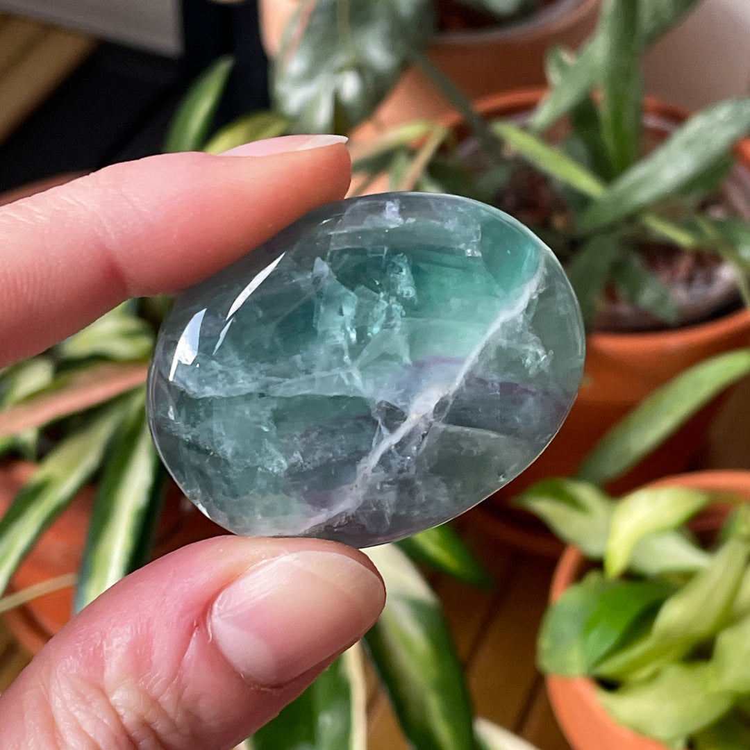 fluoriet regenboog handsteen palmsteen edelstenen zaksteen