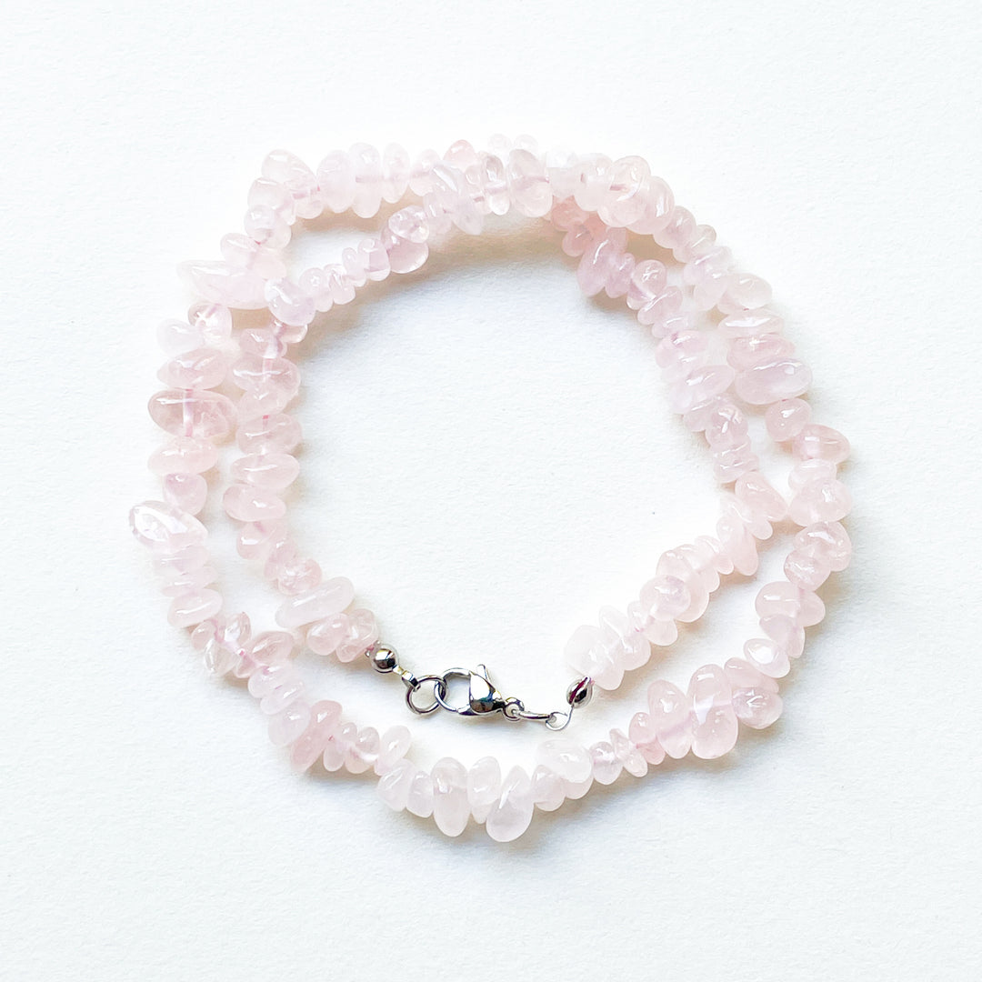 rozenkwarts roze edelsteen splitketting ruw RVS stainless steel