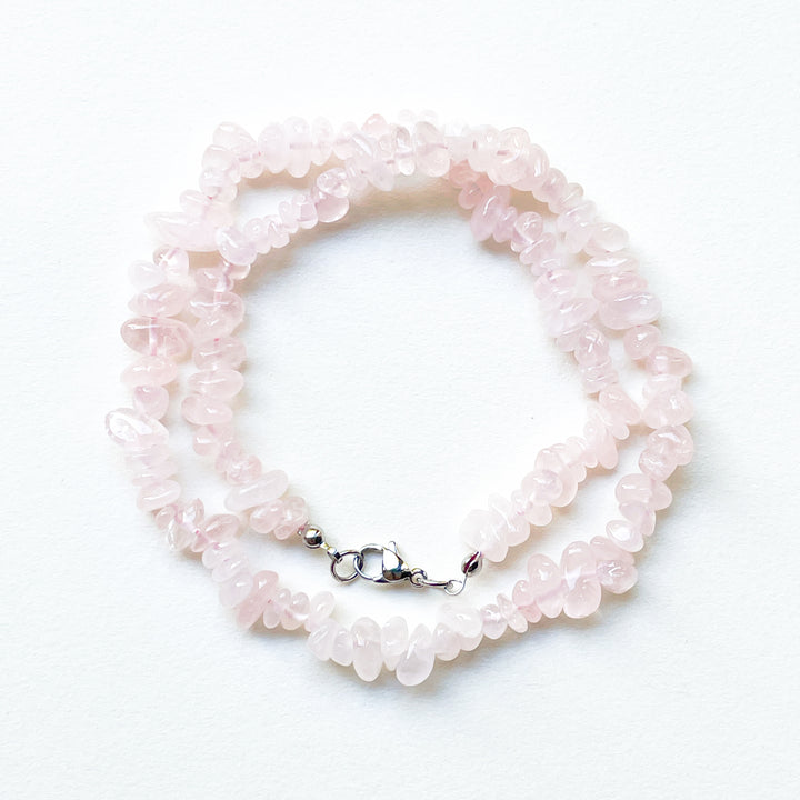 rozenkwarts roze edelsteen splitketting ruw RVS stainless steel