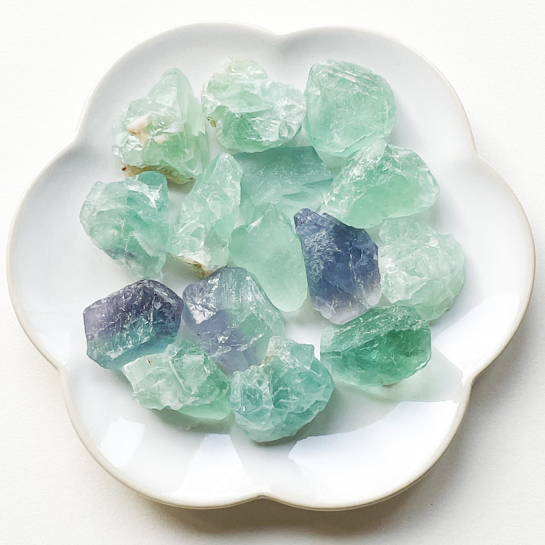 fluoriet regenboog ruwe steen brok edelstenen mineralen