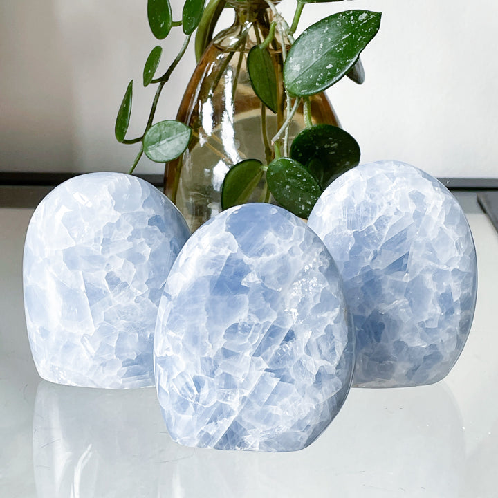 calciet blauwe edelsteen sculptuur gepolijst toren