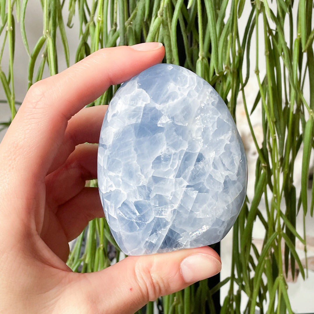 calciet blauwe edelsteen sculptuur gepolijst toren