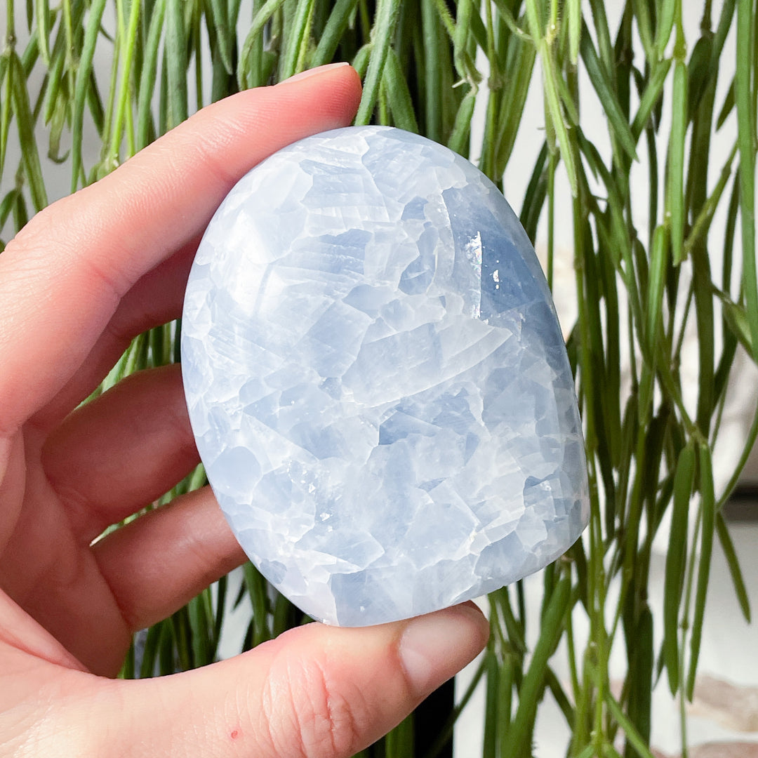 calciet blauwe edelsteen sculptuur gepolijst toren