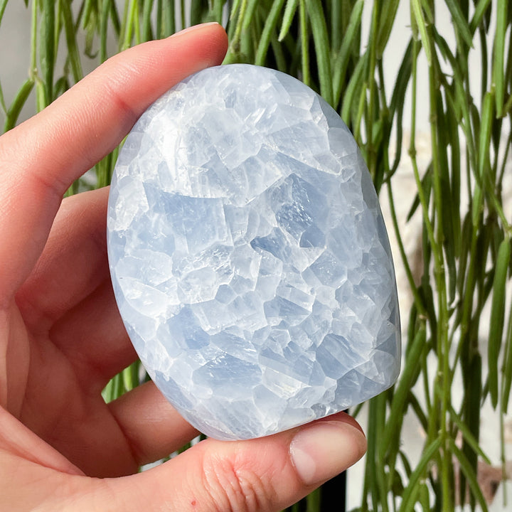 calciet blauwe edelsteen sculptuur gepolijst toren