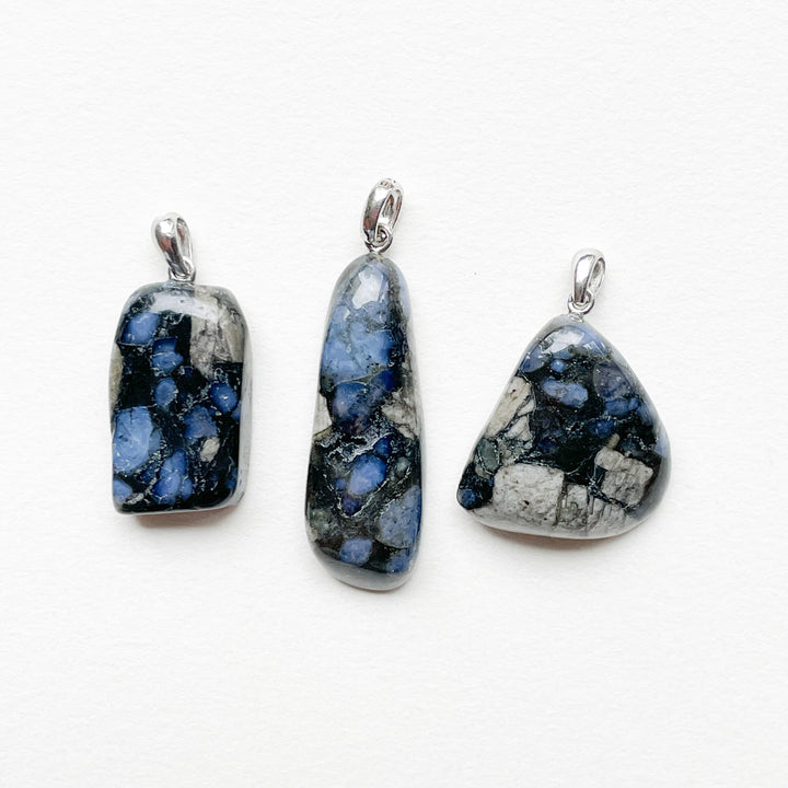 rhyoliet blue spot stone edelsteen hanger 925 sterling zilver