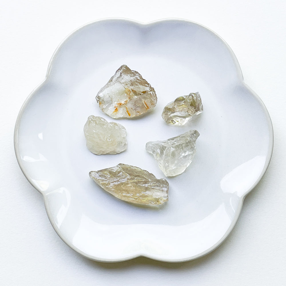 Citrien naturel zachtgele ruwe steen brok edelsteen edelstenen kopen