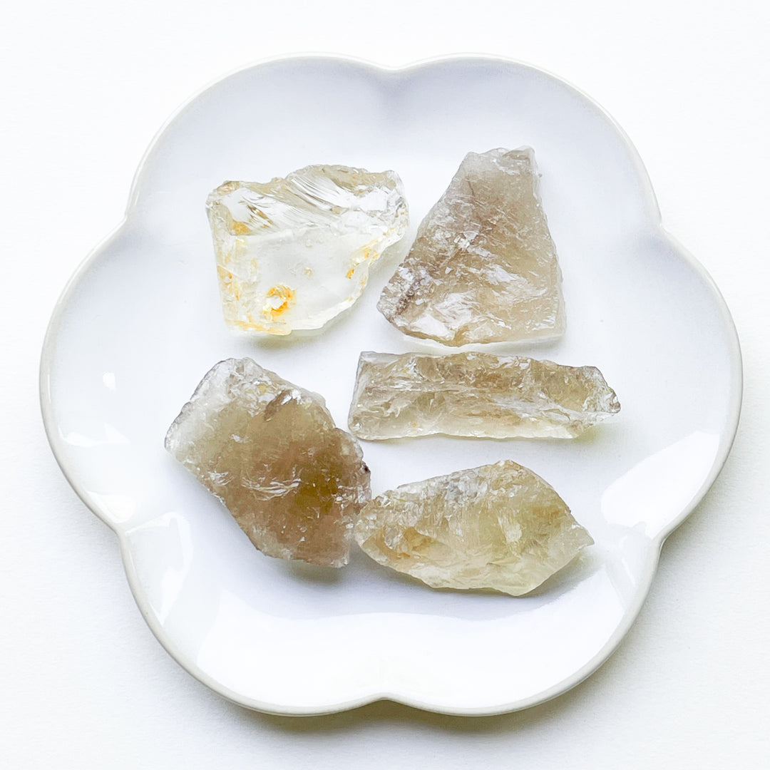 Citrien naturel zachtgele ruwe steen brok edelsteen edelstenen kopen