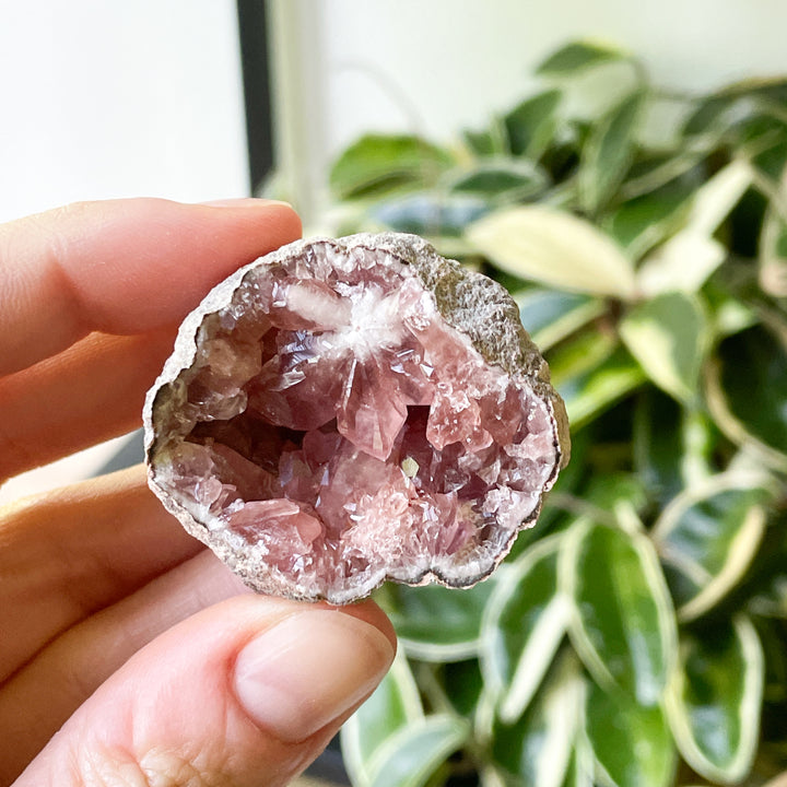 Roze amethist patagonie ruwe steen brok edelstenen mineralen 