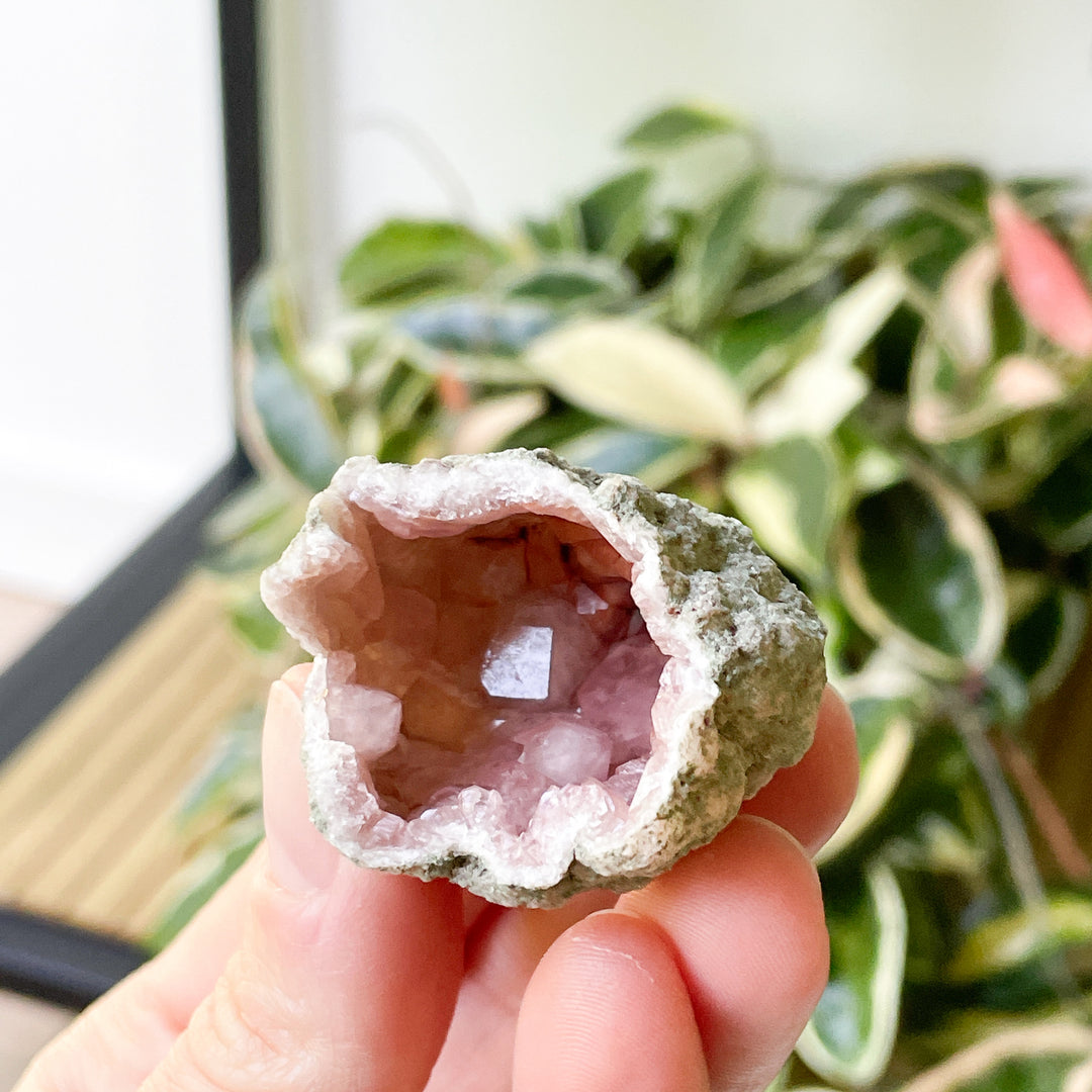 Roze amethist patagonie ruwe steen brok edelstenen mineralen 