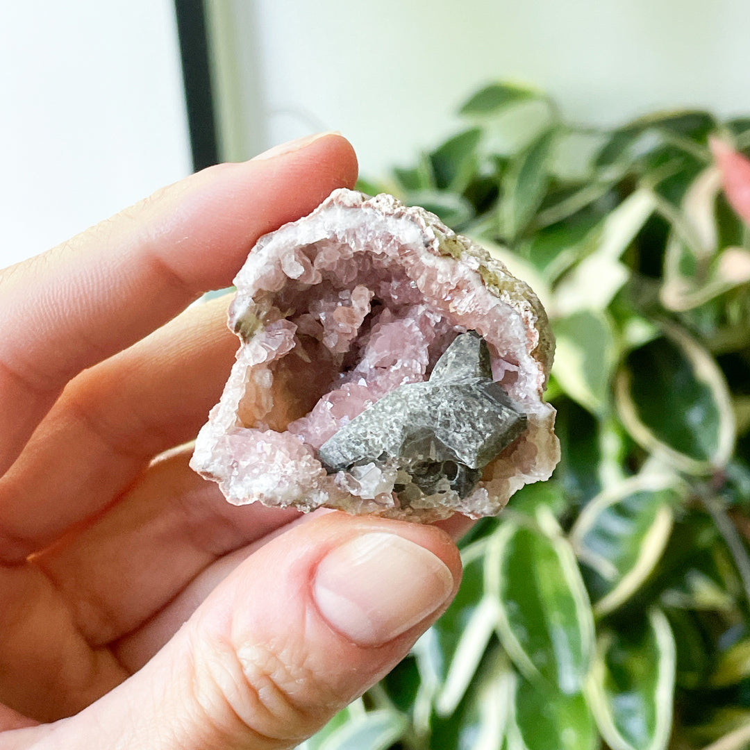 Roze amethist patagonie ruwe steen brok edelstenen mineralen 