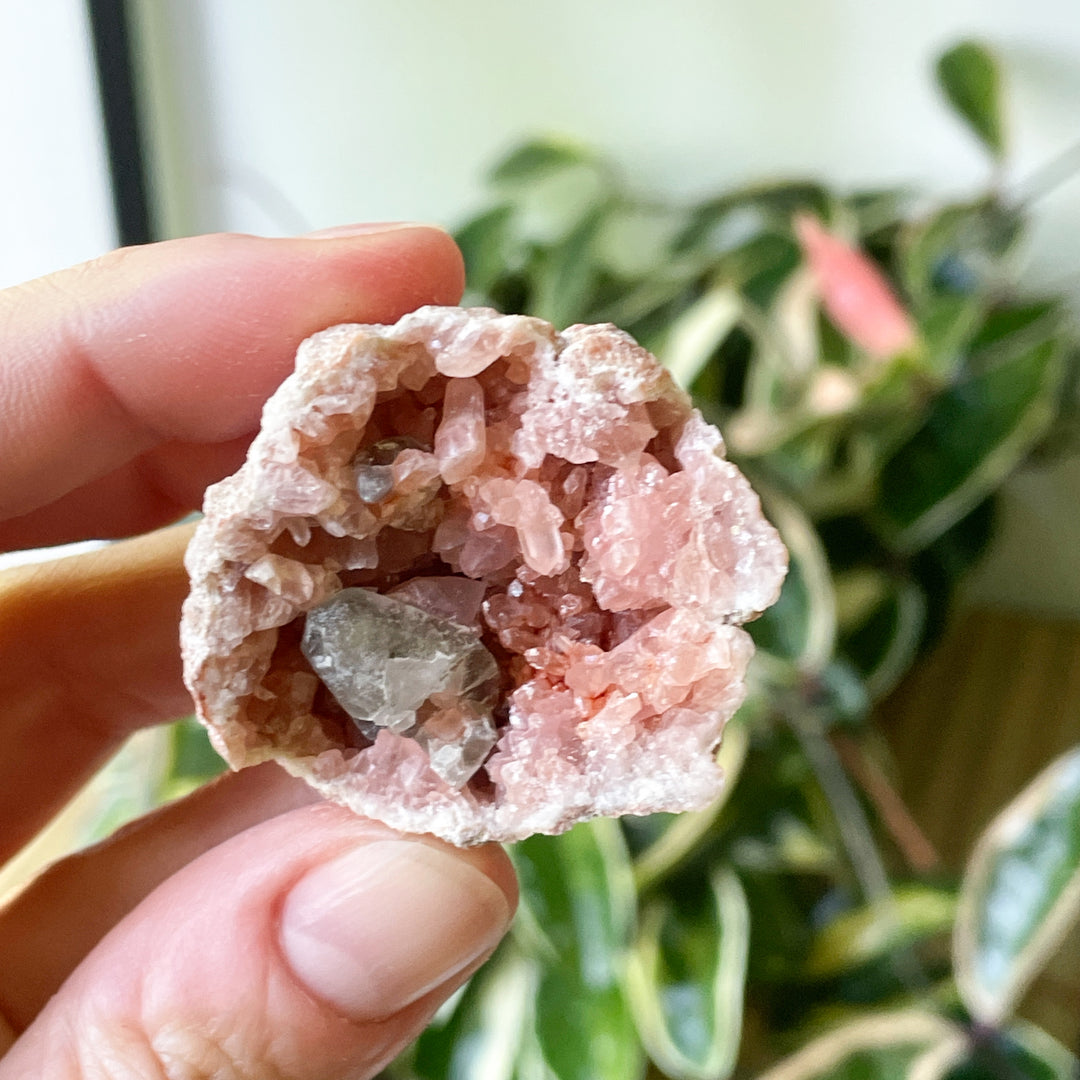 Roze amethist patagonie ruwe steen brok edelstenen mineralen 