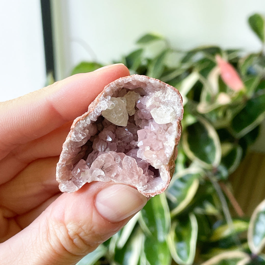 Roze amethist patagonie ruwe steen brok edelstenen mineralen 