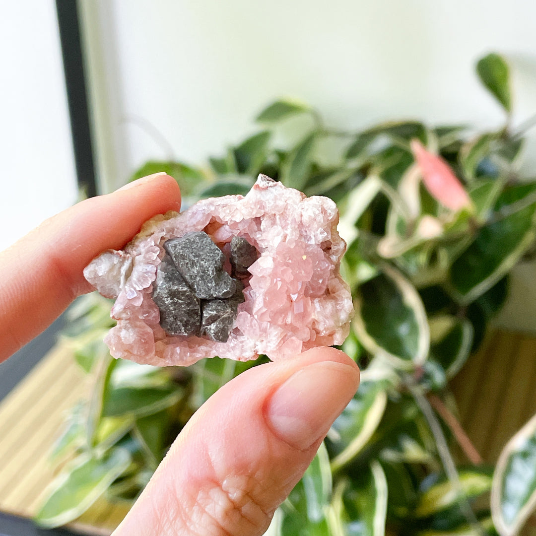 Roze amethist patagonie ruwe steen brok edelstenen mineralen 