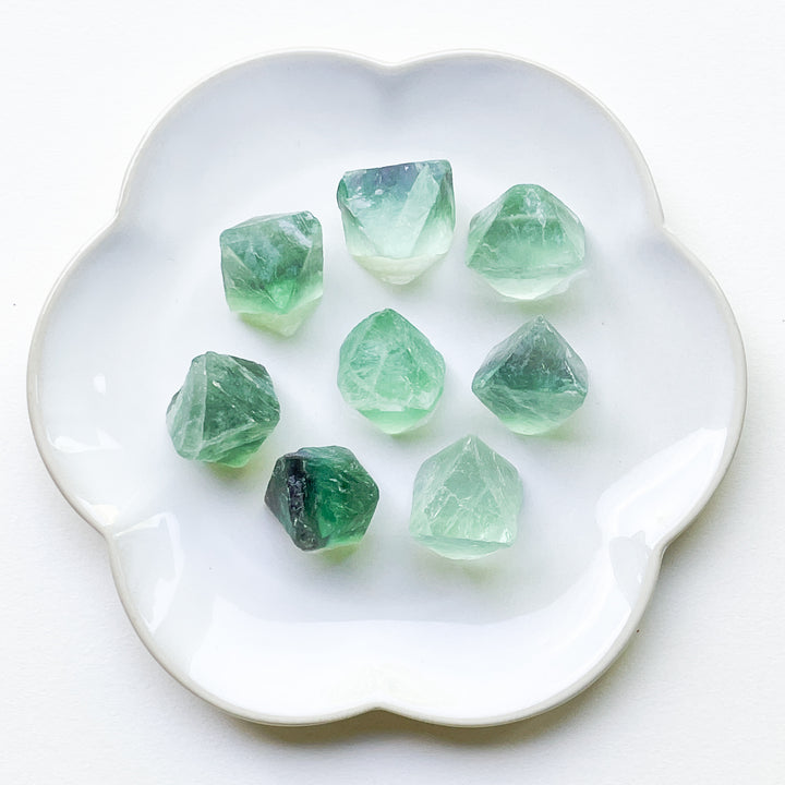 fluoriet octaeder ruwe steen brok edelsteen edelstenen kopen