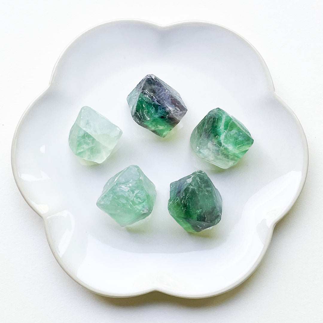 fluoriet octaeder ruwe steen brok edelsteen edelstenen kopen