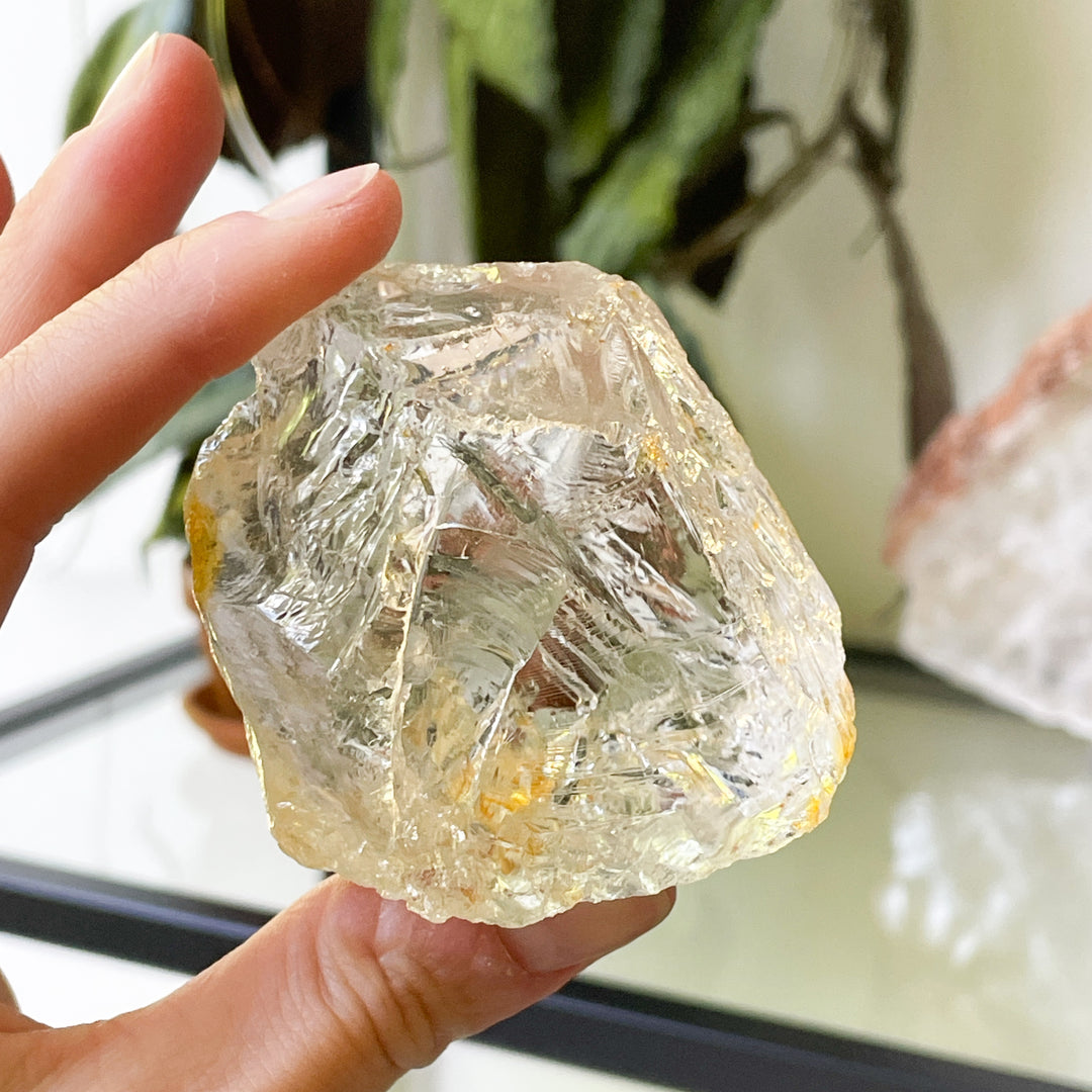 Citrien zachtgele naturel ruwe brok steen edelsteen mineraal