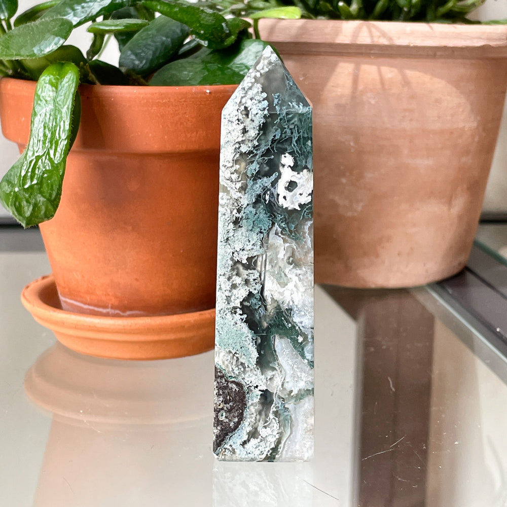mosagaat groene toren chalcedoon sculptuur freeform edelsteen edelstenen mineralen