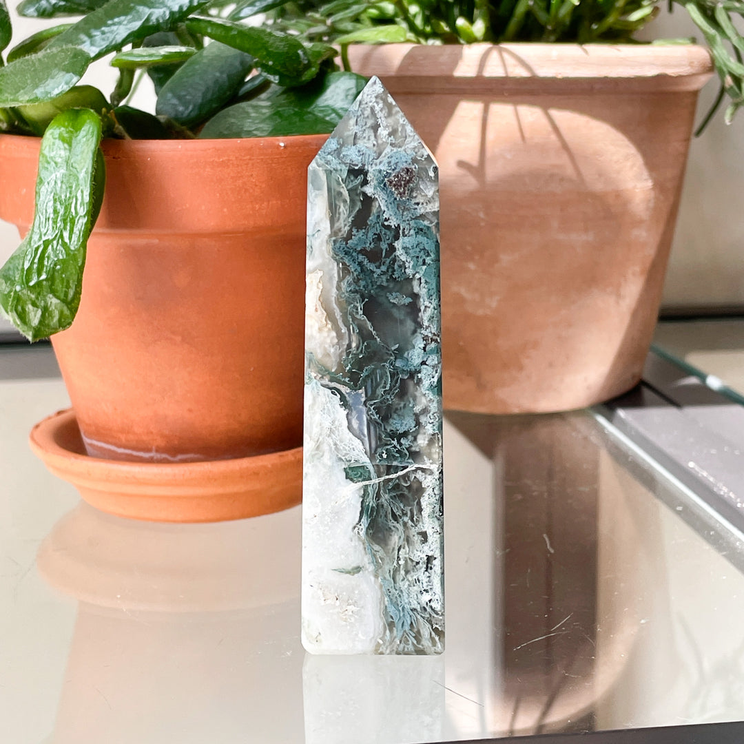 mosagaat groene toren chalcedoon sculptuur freeform edelsteen edelstenen mineralen