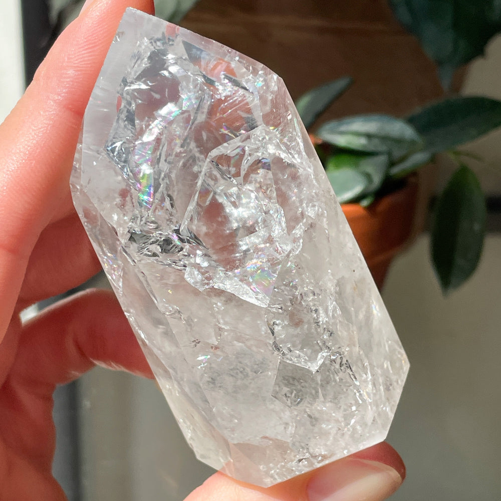 bergkristal fire & ice transparante toren sculptuur freeform edelsteen edelstenen mineralen