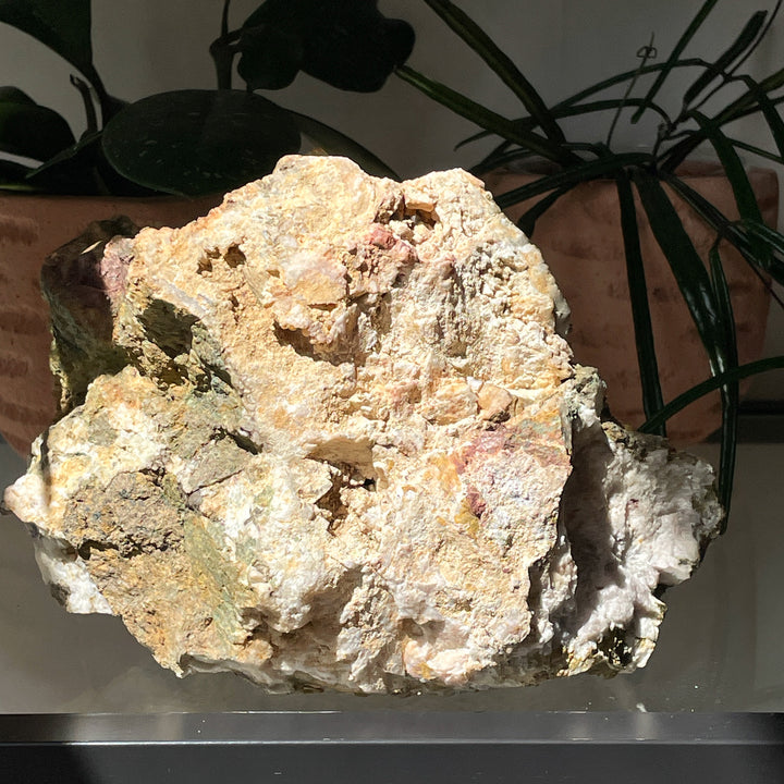 calciet gele ruwe brok steen met roze amethist fluoriet edelsteen mineralen