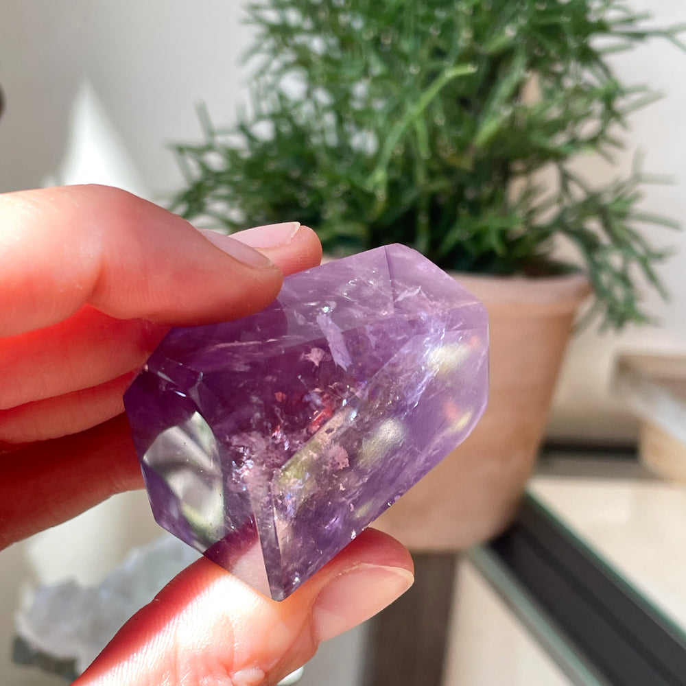 amethist lila paarse toren sculptuur freeform edelsteen edelstenen mineralen