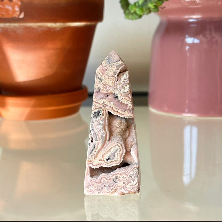 rhodochrosiet roze zachtroze toren sculptuur ruw gepolijst zilver edelsteen edelstenen mineralen