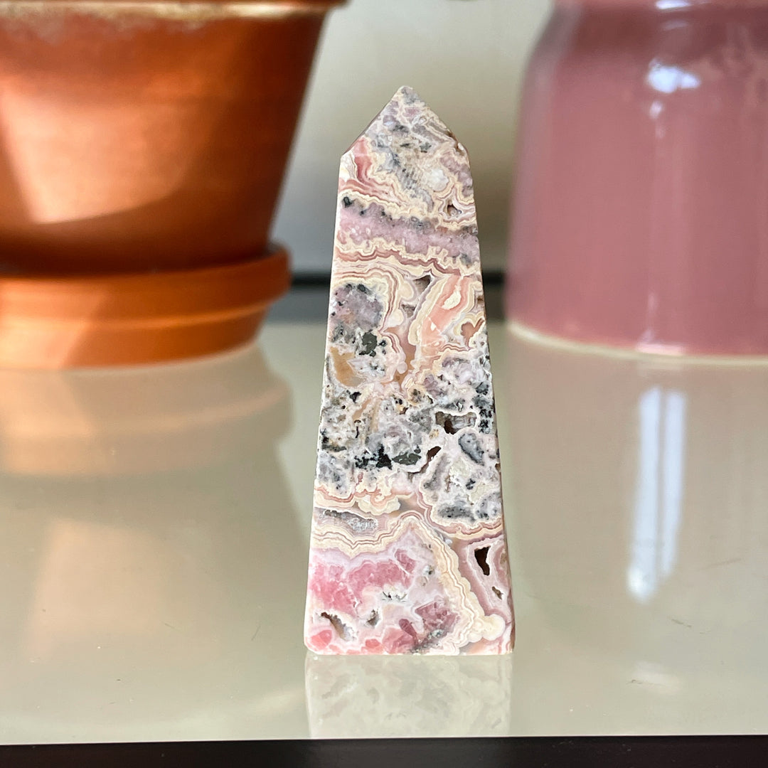 rhodochrosiet roze zachtroze toren sculptuur ruw gepolijst zilver edelsteen edelstenen mineralen