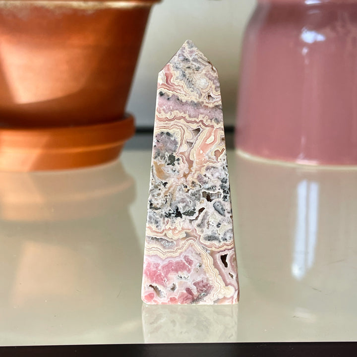 rhodochrosiet roze zachtroze toren sculptuur ruw gepolijst zilver edelsteen edelstenen mineralen