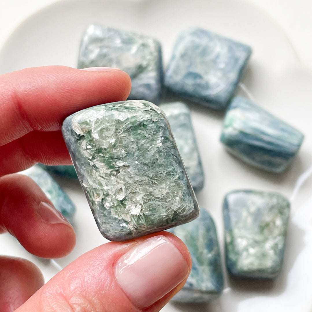 kyaniet blauwe edelsteen trommelsteen knuffelsteen
