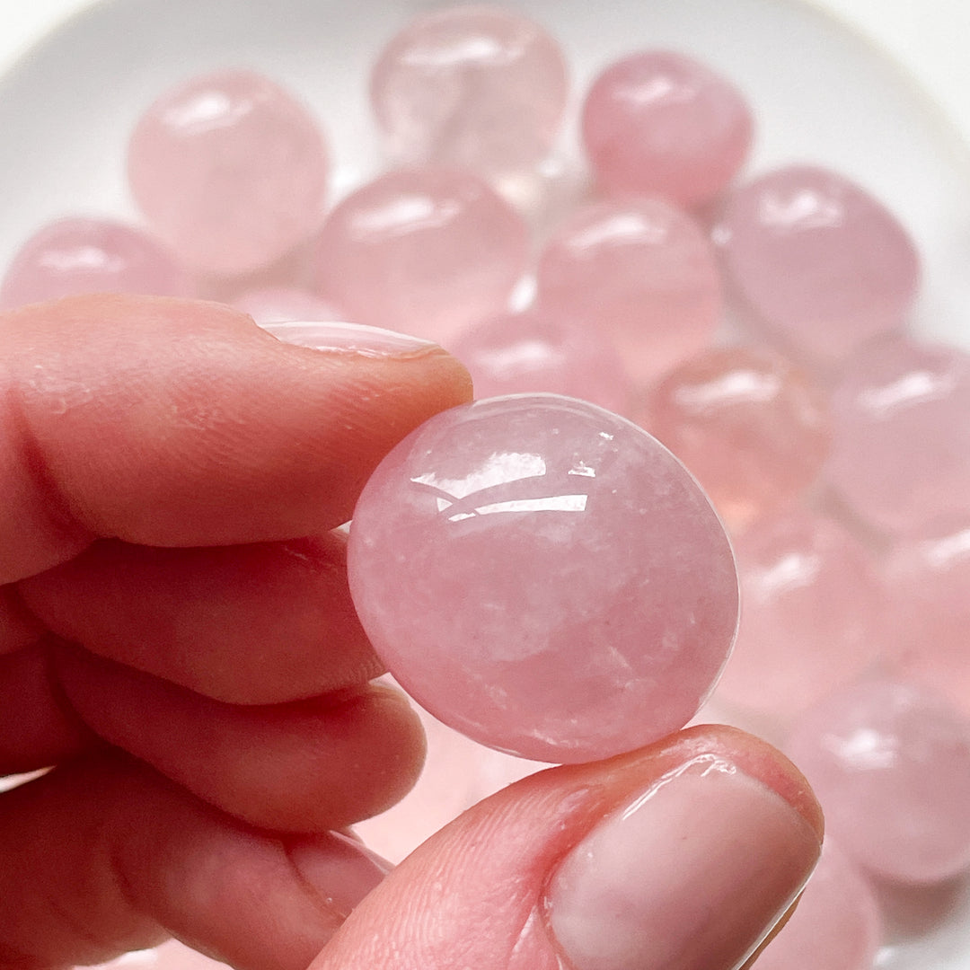 Rozenkwarts roze trommelsteen knuffelsteen gepolijste edelsteen