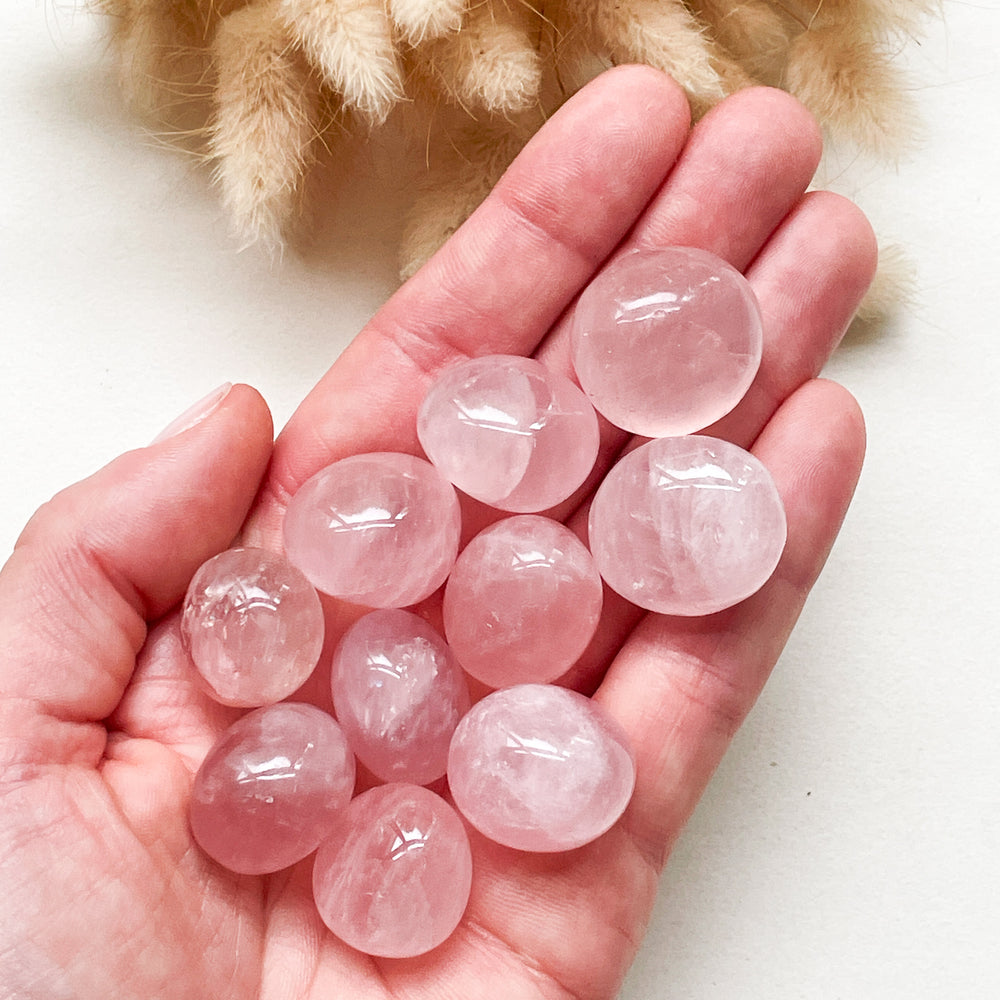 Rozenkwarts roze trommelsteen knuffelsteen gepolijste edelsteen