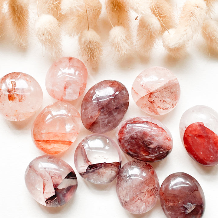 red healer hematoïde bergkristal zaksteen knuffelsteen trommelsteen edelstenen