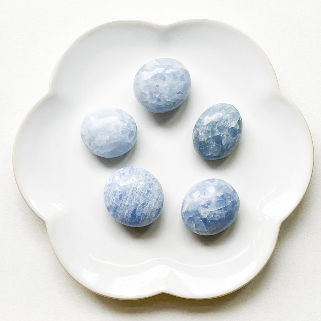 calciet blauwe zaksteen handsteen palmsteen edelsteen